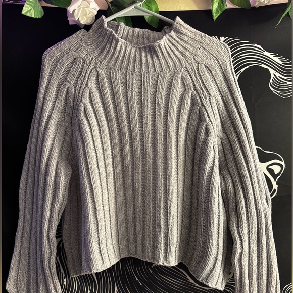 American Eagle Outfitters Gray Mockneck Sweater - Picture 2 of 5